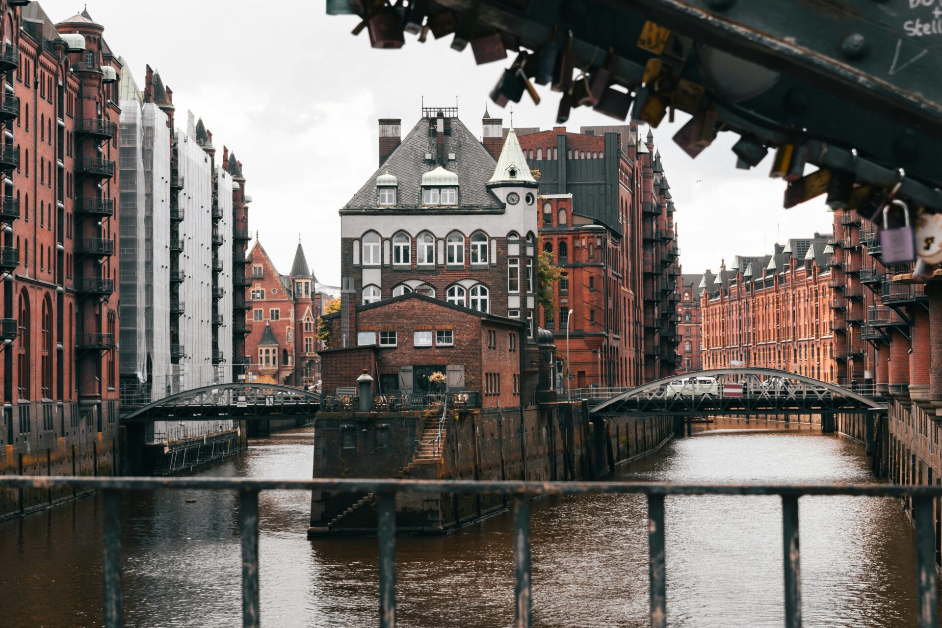 Hamburg Speicherstadt, mit Wasserkanälen und Gebäuden