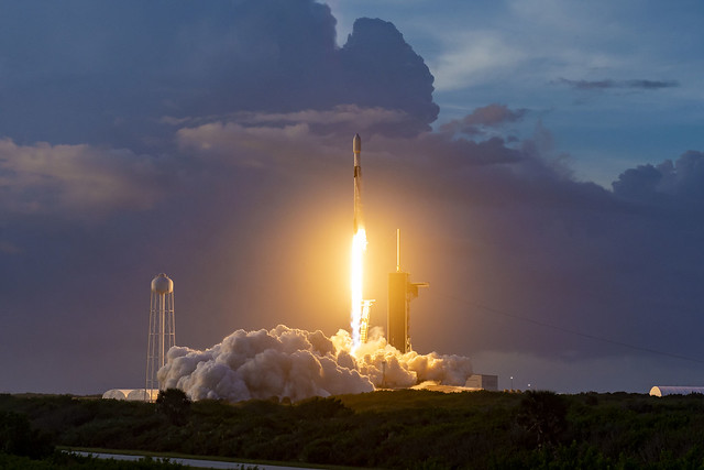 Eine Rakete startet